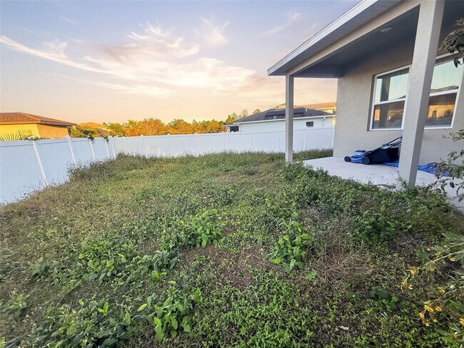 Building Photo - 717 Robin Ct