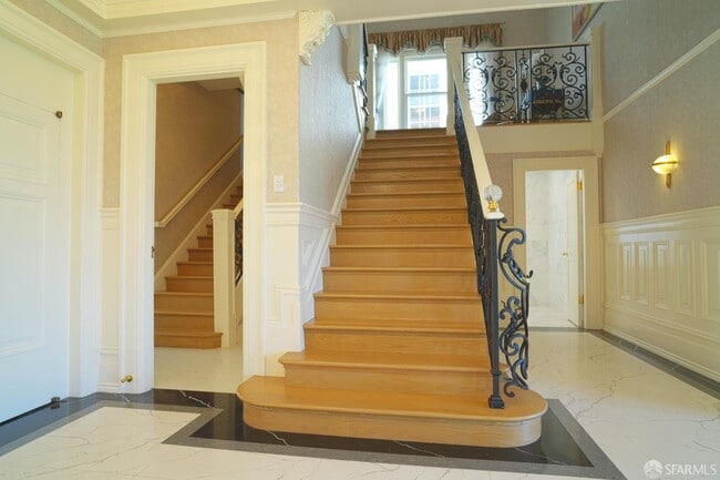 Building Photo - 2505 Divisadero St