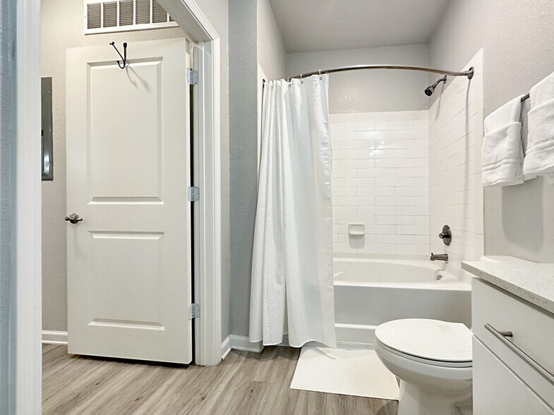 Building Photo - 1323 Sands Ter E