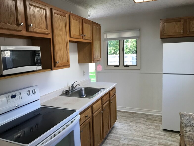 Building Photo - 1984 Pine St