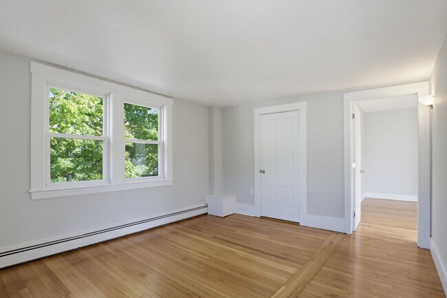 Building Photo - 56 1/2 Fruit St