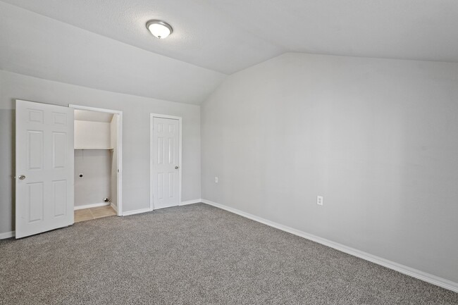 Building Photo - 10922 Oswego St