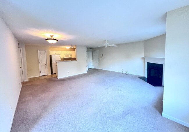 Building Photo - Condo FOR RENT Winston Salem!!