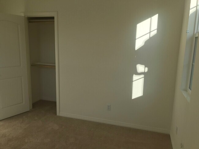 Building Photo - Luxury home 4Bedroom 3.5Bathroom in Chino