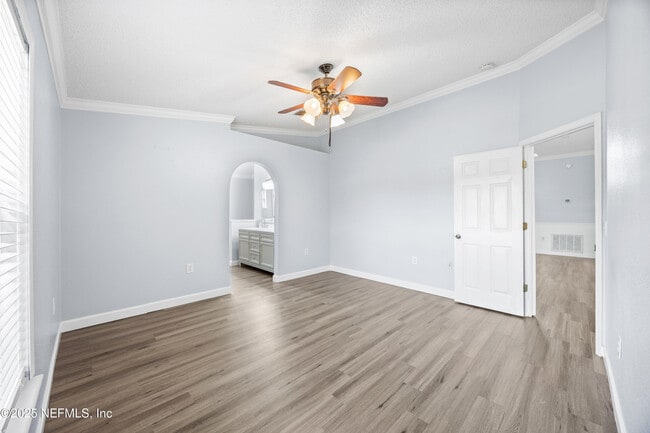 Building Photo - 1969 Willesdon Dr W