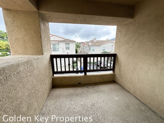 Building Photo - Move-in ready 2BR / 2BA townhome in San Marcos!