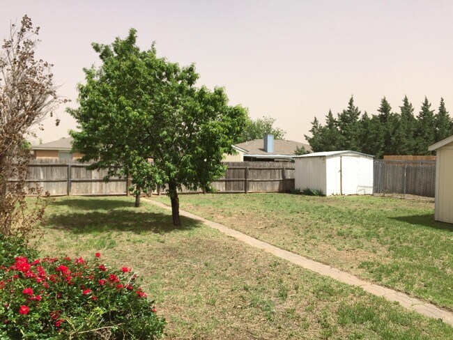 Building Photo - 1003 Juneau Ave