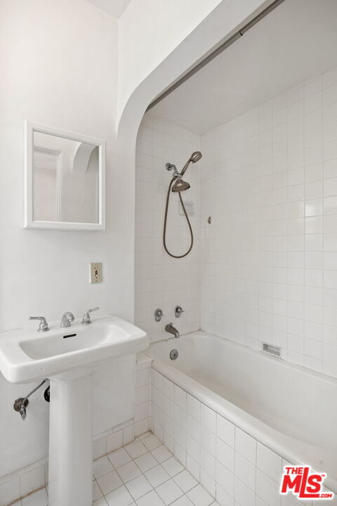 Building Photo - 436 S Rexford Dr