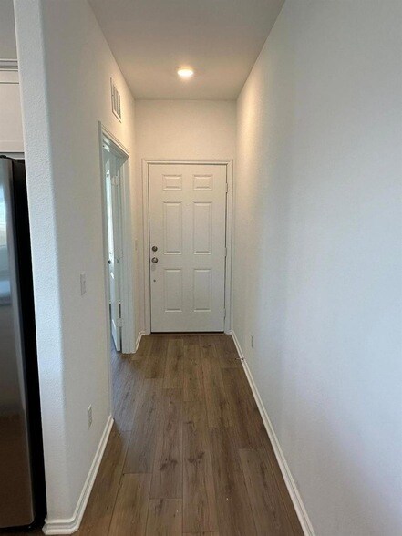 Building Photo - 425 Salt Springs Rd