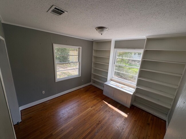 Building Photo - 3 Bedroom 1 Bath House for Rent