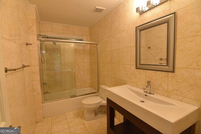 Building Photo - 3765 Cochran Lake Rd