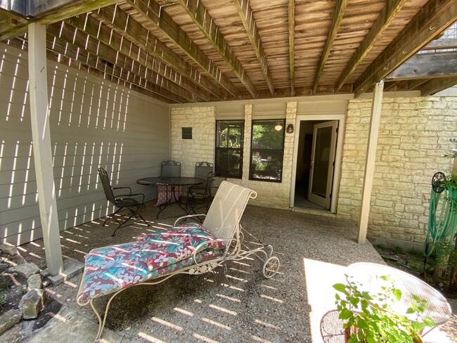 Building Photo - 5943 Cape Coral Dr