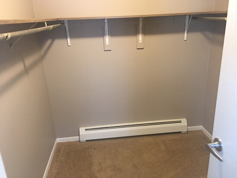 Building Photo - 2220 Valleyhigh Dr NW