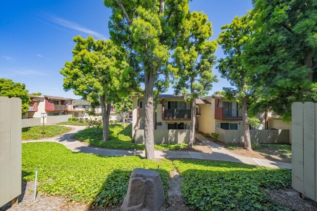 Building Photo - 800 E Bobier Dr