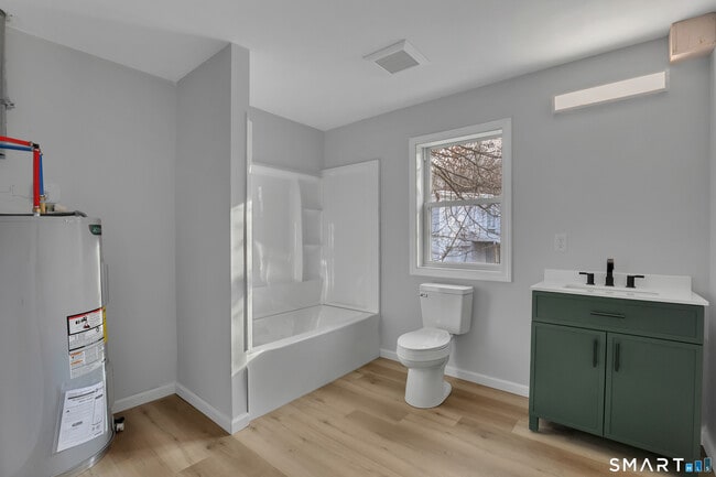 Building Photo - 194 Hartford Rd