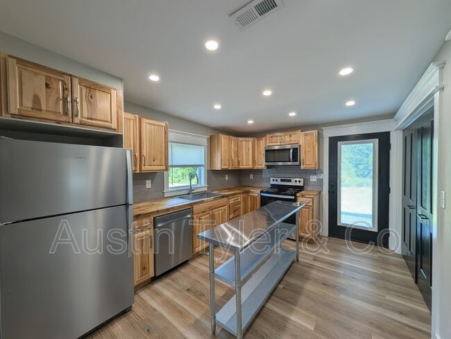 Building Photo - 2992 Smith St