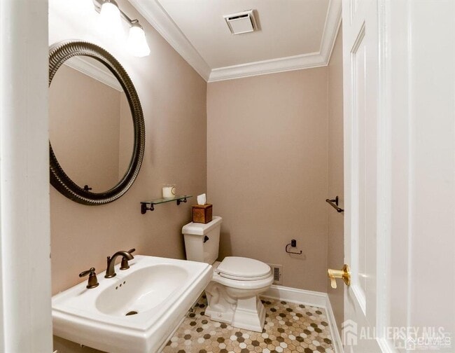 Building Photo - 4 Rebel Run Dr