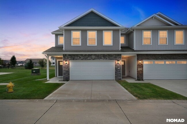 Building Photo - 912 Maywood Ln