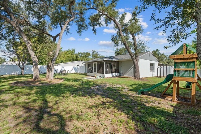 Building Photo - 3308 W Van Buren Dr