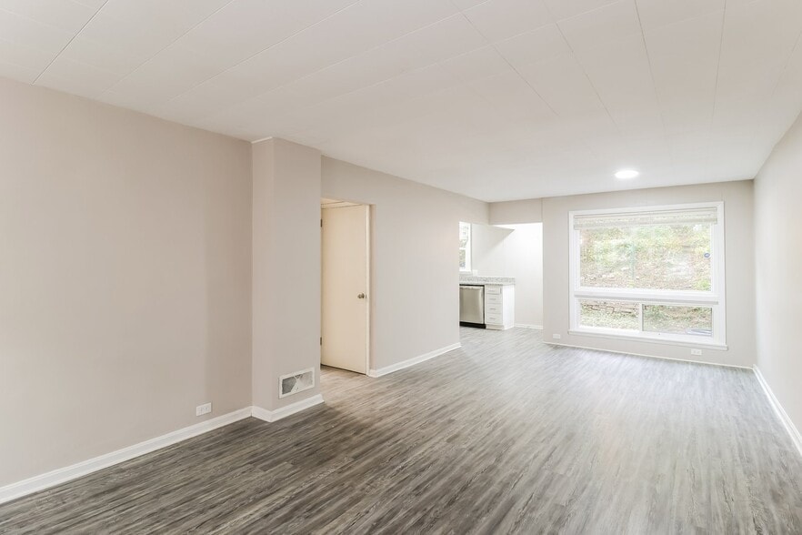 Building Photo - 1224 6th Ave