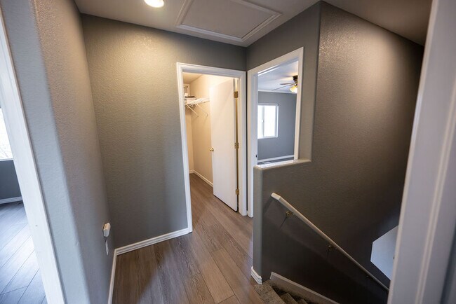 Building Photo - 350 Plowman Ct