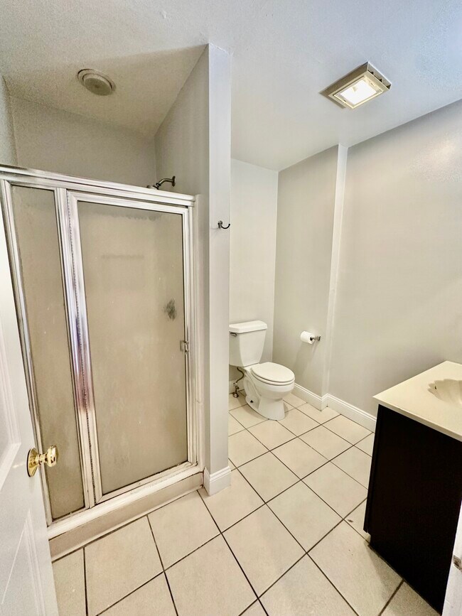 Building Photo - 10 Strathmore Rd