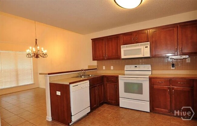 Building Photo - 75 Oak Ridge Cir