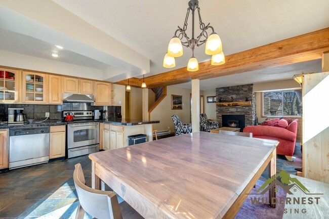 Building Photo - Furnished Pet Friendly Summer Rental