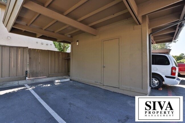Building Photo - 202 Litchi Grove Ct