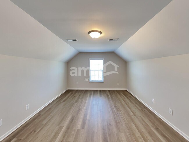 Building Photo - 908 Beverly Ct