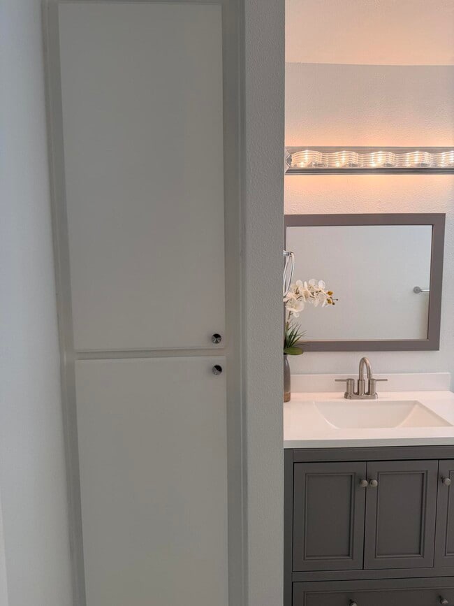 Building Photo - 51905 Avenida Velasco