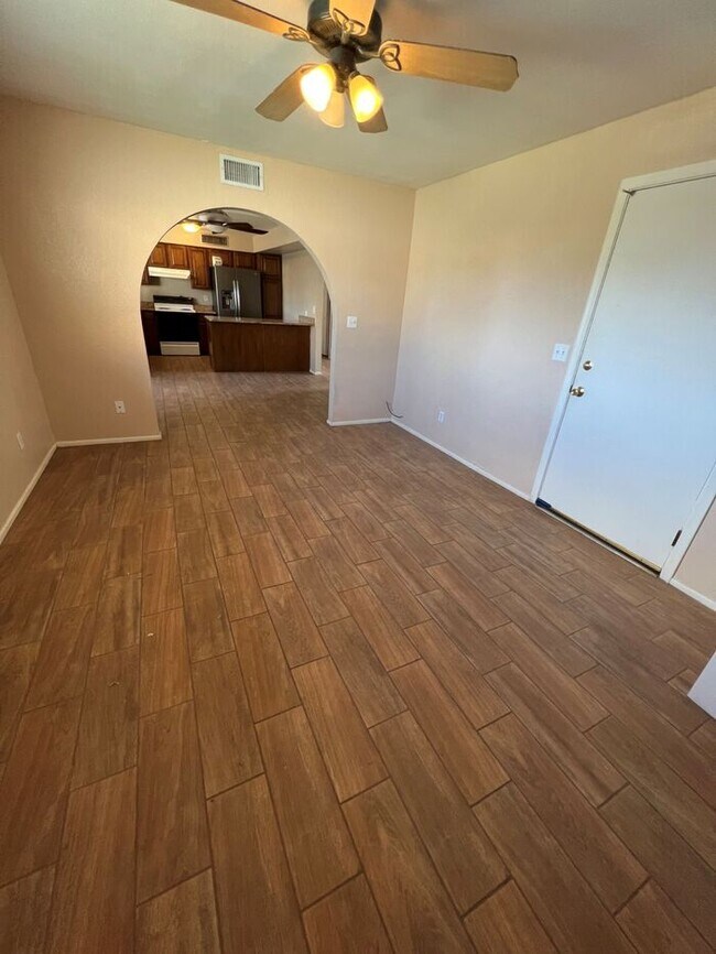 Building Photo - HOUSE FORE RENT