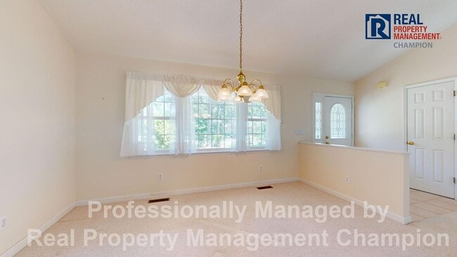 Building Photo - Vintage 3 Bedroom 2 Bathroom in the coveted Fairfield Harbour Subdivision!