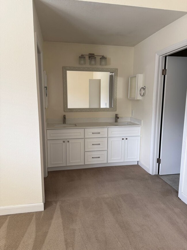 Building Photo - 290 Riverwood Cir