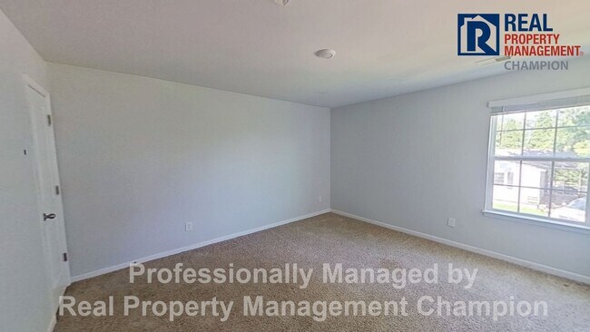 Building Photo - Spacious Home w/Open Living, Fireplace, Fenced Yard & Solar Panels