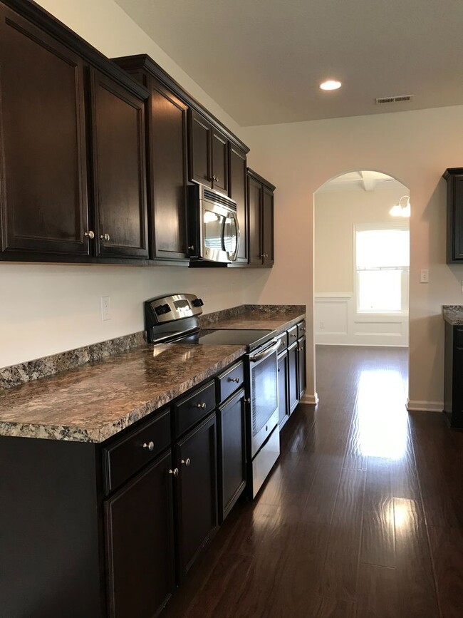 Building Photo - Regal Home on Regatta Way!