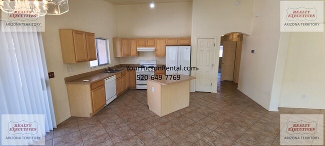 Building Photo - Starr Pass Shadows 4 bedrooms and 2 bathrooms