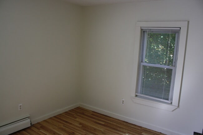 Building Photo - 387 Putnam Pike