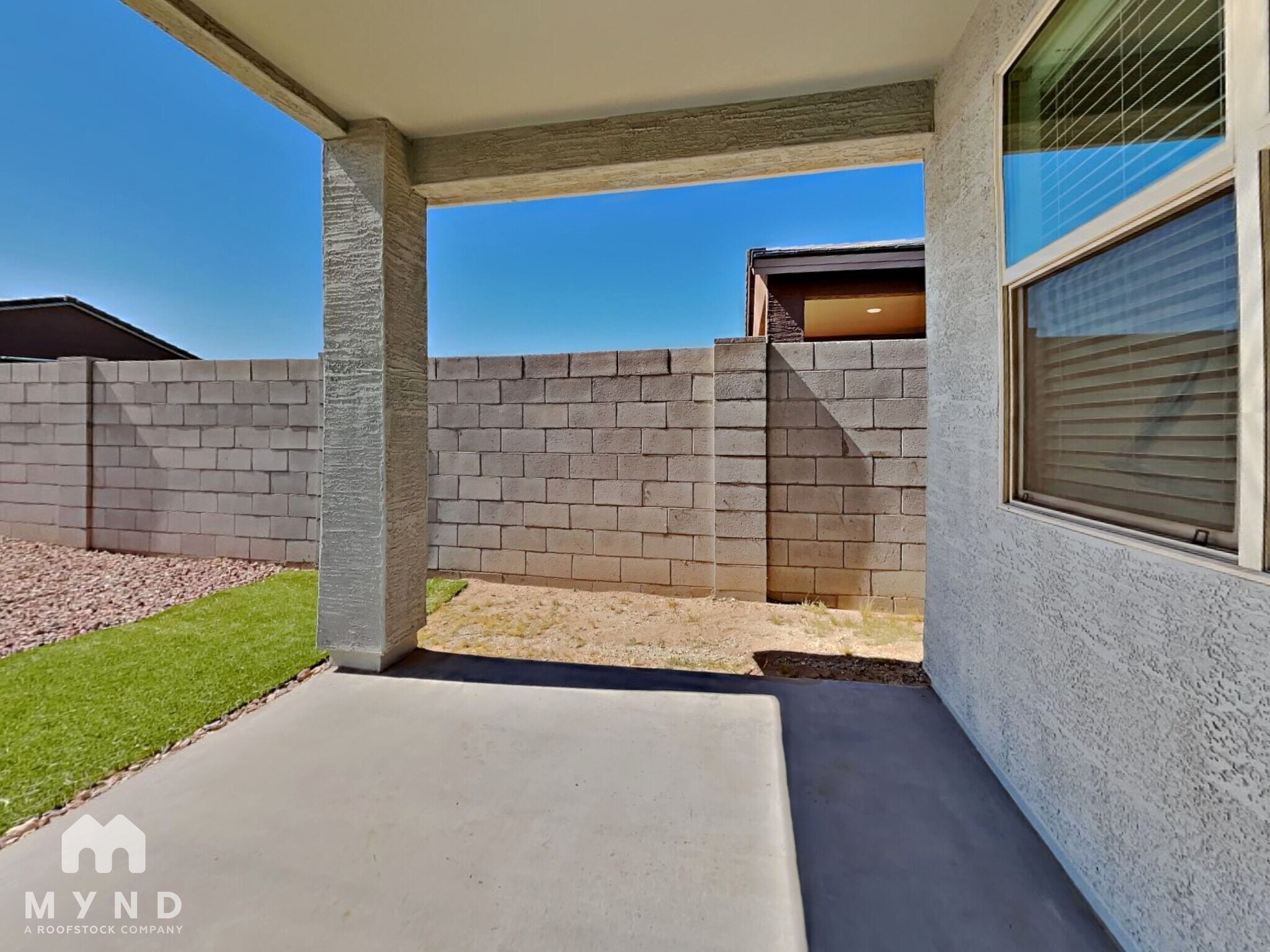 Building Photo - 17335 W Sunnyslope Ln