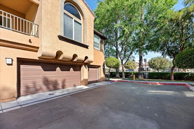 Building Photo - Comfort, Convenience & Community Amenities