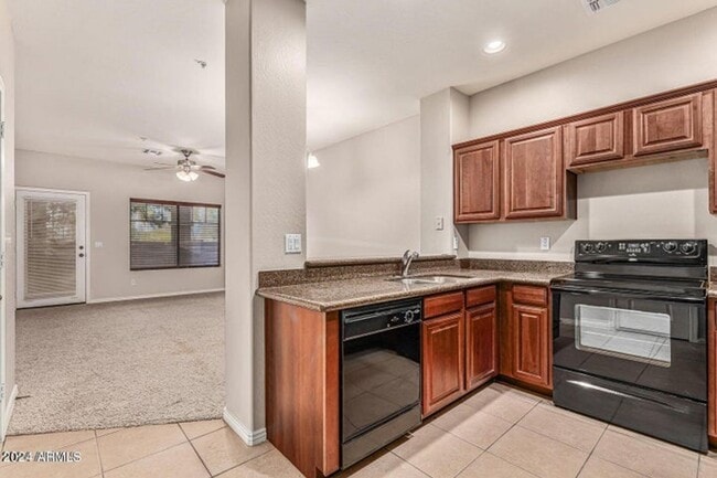 Building Photo - 3 BEDROOM CONDO IN MESA