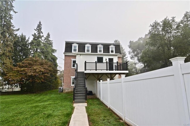 Building Photo - 147 Lachenour Ave