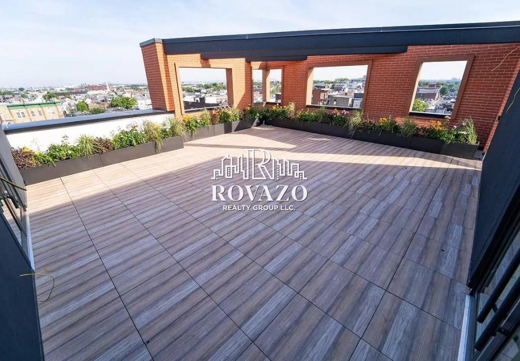 Building Photo - 39 Madison St