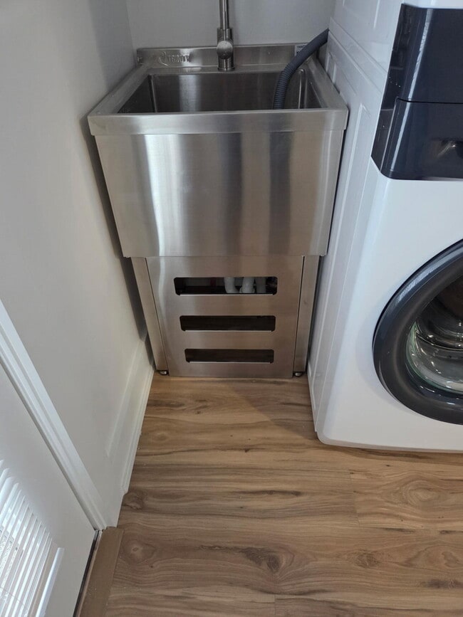 Building Photo - 19371 Shadyside St