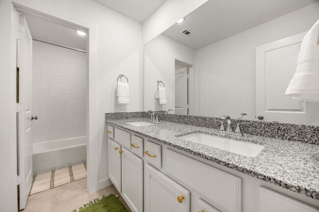Building Photo - 905 Crystal Bnd Ln