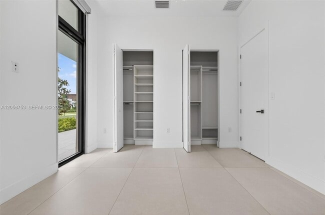 Building Photo - 16709 Botaniko Dr N