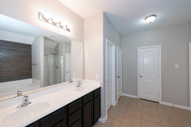 Building Photo - 1349 Twin Estates Dr