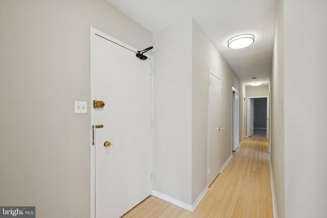 Building Photo - 135 S 19th St