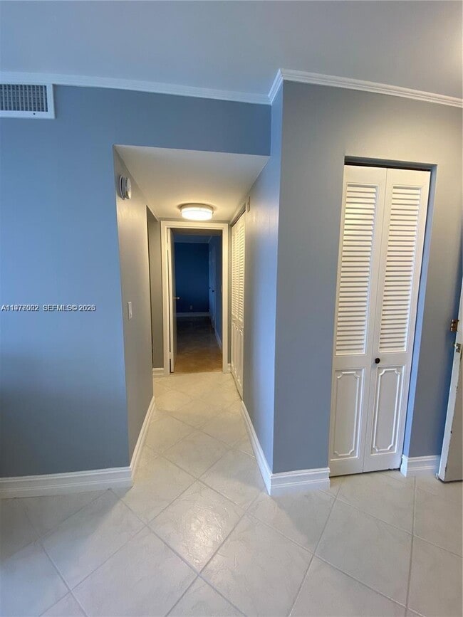 Building Photo - 2049 S Ocean Dr