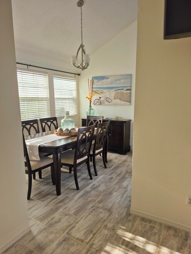 Building Photo - 1975 Westminster Cir